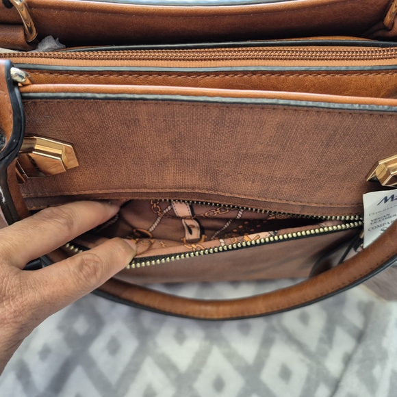 Elegant Tan Satchel Purse - Picture 3 of 15